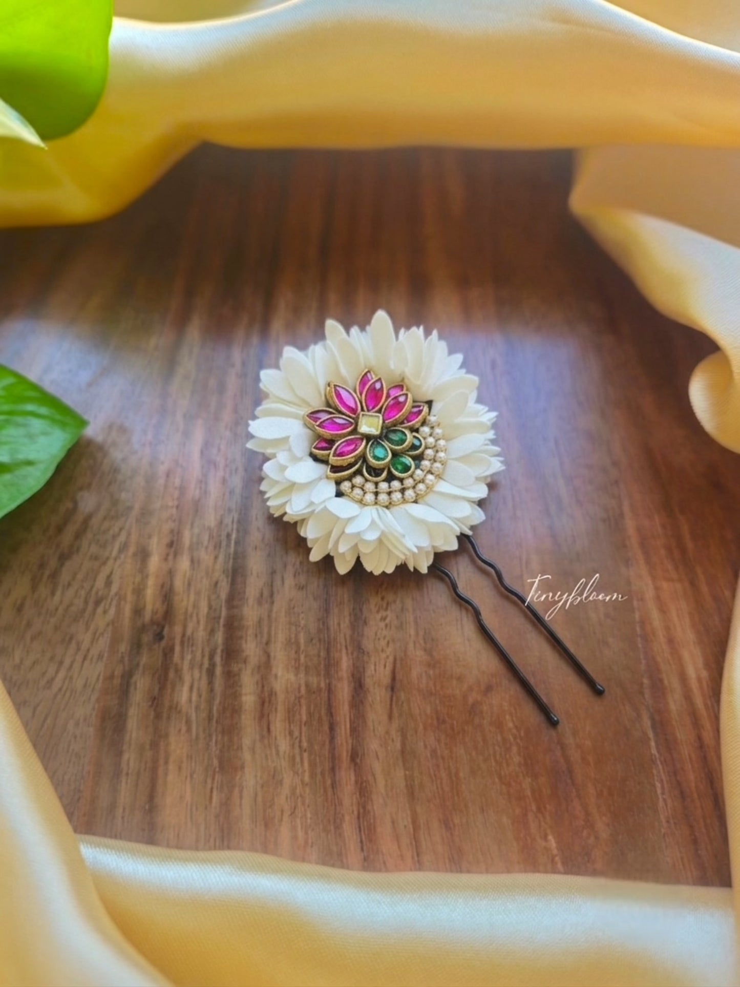 Lotus - U pin