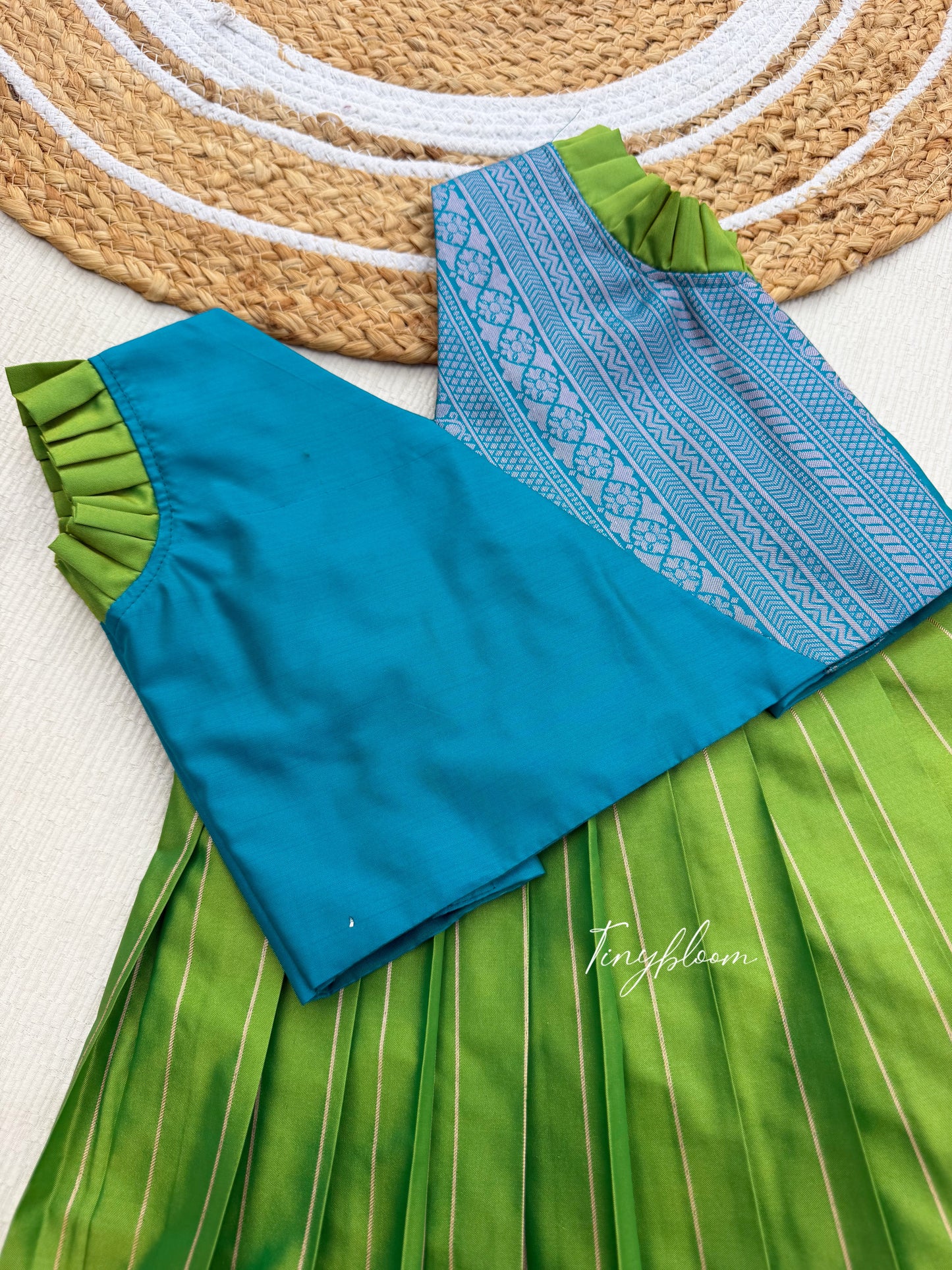 Viha- Green & Blue