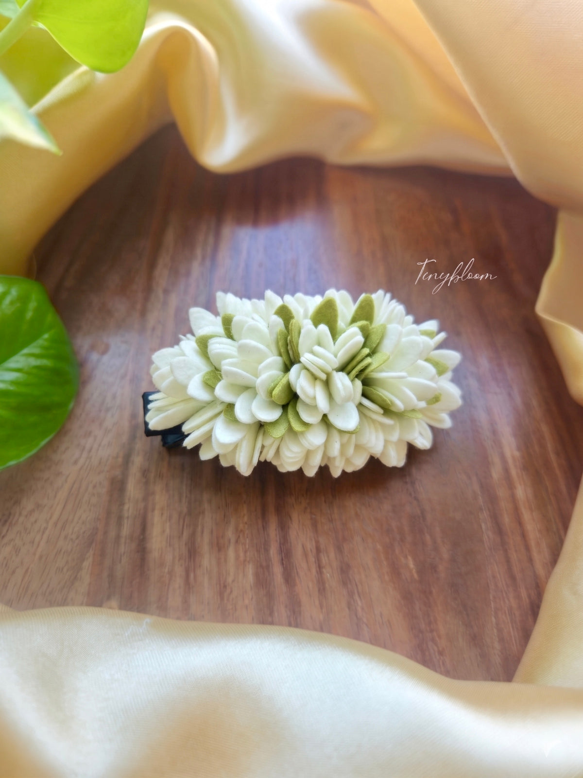 Mullai poo - Alligator clip (small)