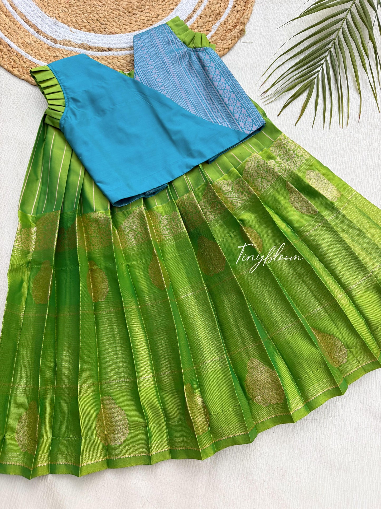 Viha- Green & Blue