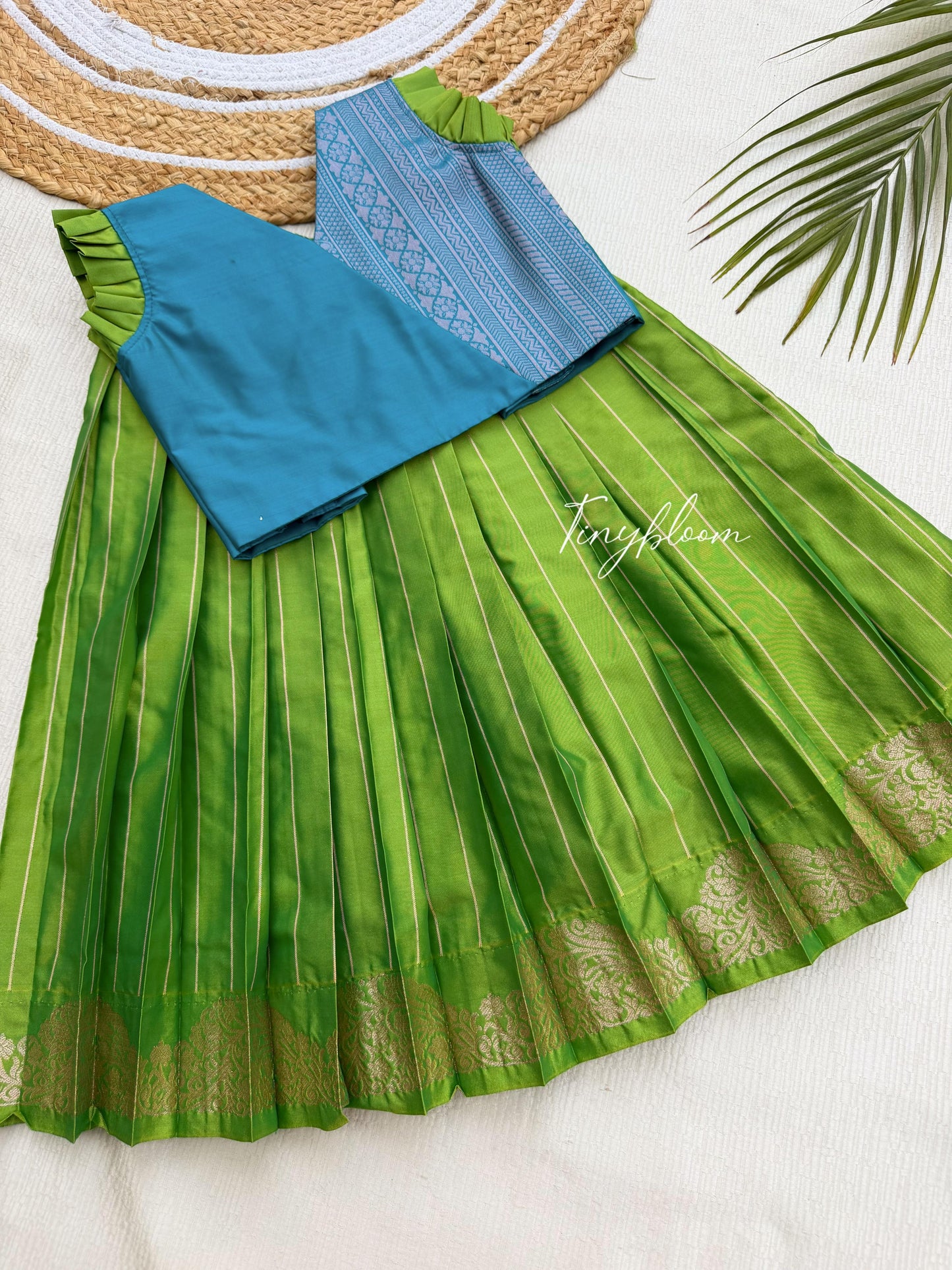 Viha- Green & Blue